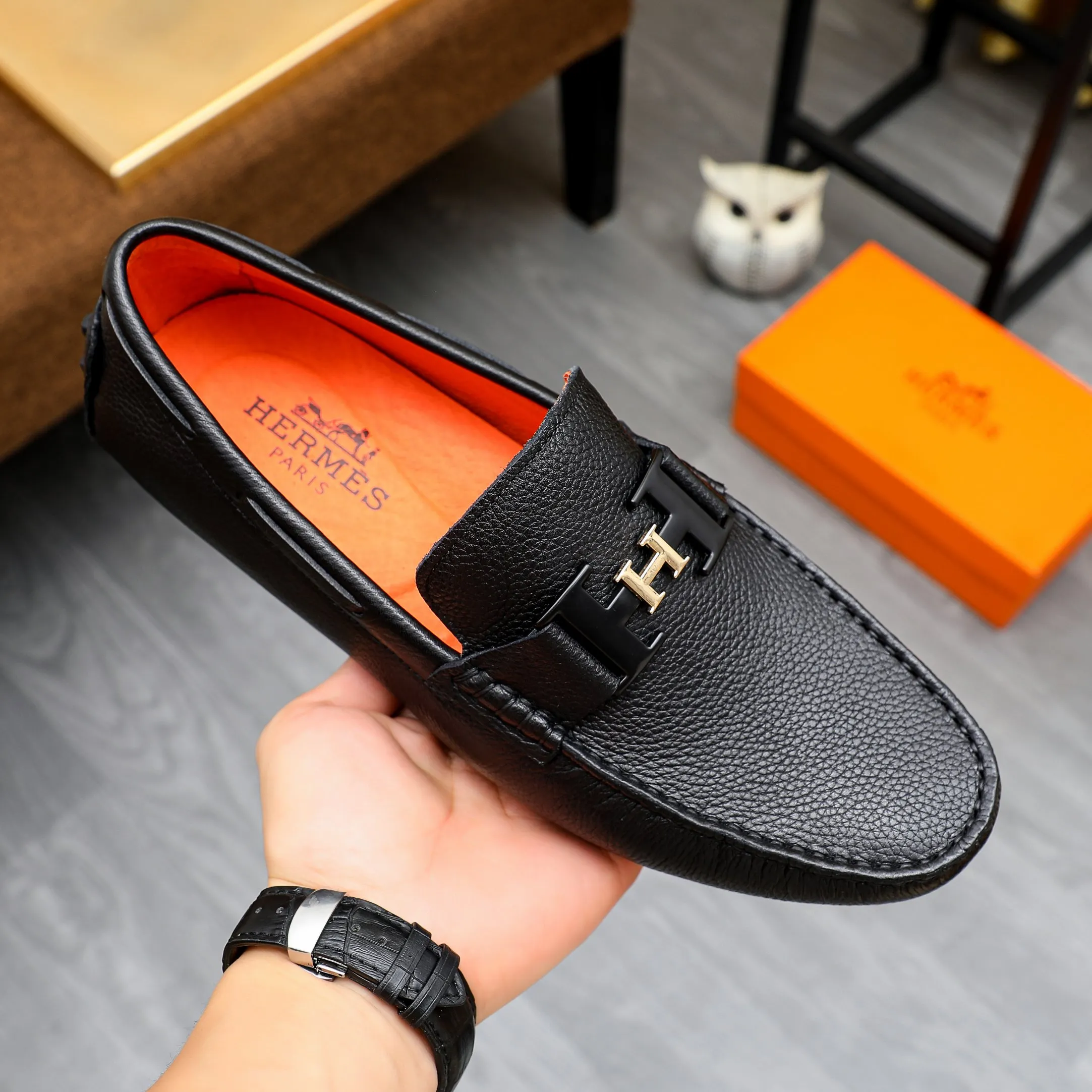 Factory price 380 🕷🕷【HERMES】The same style as Hermès counters🇨🇳Classic slip-on shoes 1:1 mold opening💯Original quality🍓Using imported first-layer cowhide🍅Pigskin lining🌶🌶Super high-end men's leather shoes🇨🇳Solid and stable Very special🍇 Available in black! Code number 38-44 (45.46.47. Can be customized)